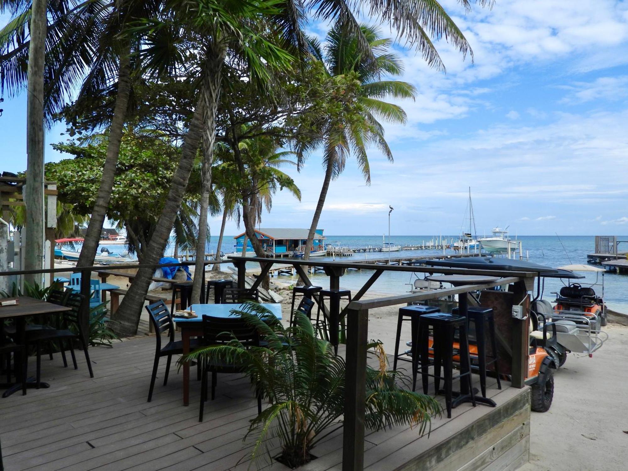 Sandbar Beachfront Hostel & Restaurant San Pedro  Exterior foto